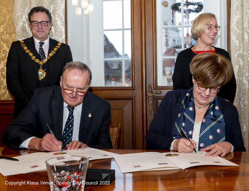 Speyer - Chichester Twinning signing ceremony - Town Clerks sign the agreement- December 2022