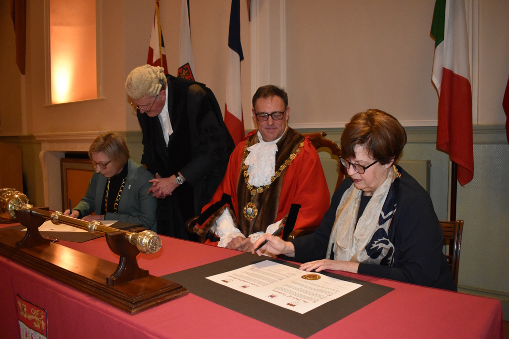 Photo showing the signing of the Chichester-Speyer Twinning Deed - left to right - Stefanie Seiler, Mayor of Speyer, Rodney Duggua, Town Clerk of Chichester, the Mayor of Chichester, Councillor Julian Joy and the Deputy Mayor of Speyer, Monika Kabs
