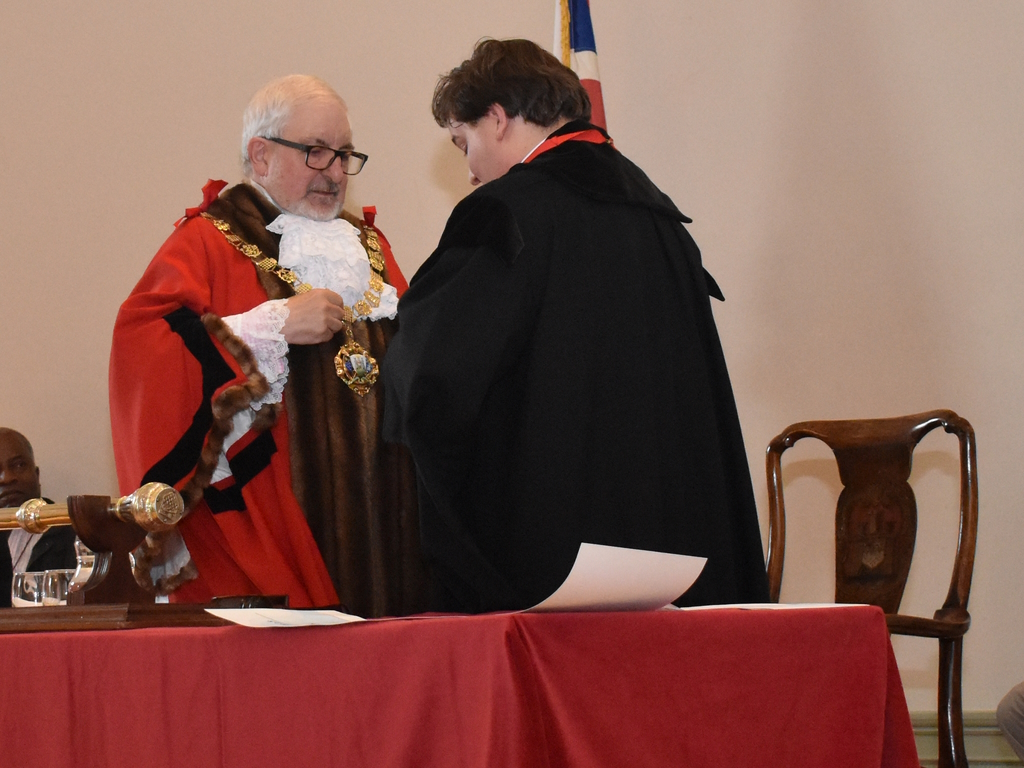 Newly elected Bailiff to the City, Councillor Rhys Chant, receives his badge of office from the Mayor, Councillor Craig Gershater, at the Annual Meeting of the City Council held on 17 May 2023 in the Assembly Room in the Council House.