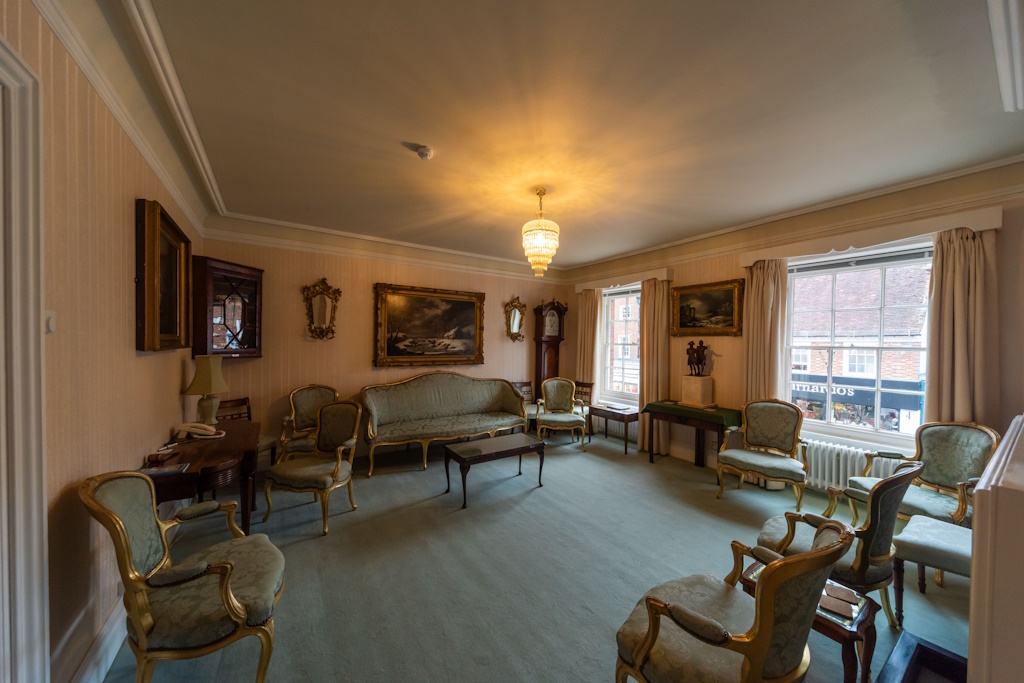 Photo of the Mayor's Parlour from the entrance doorway